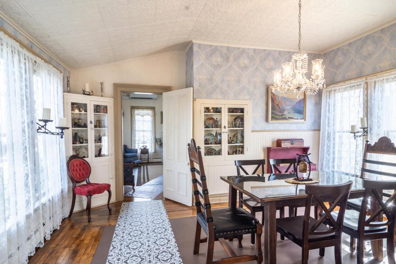 Historical John Rast House Circa 1875 Guest house Roseburg